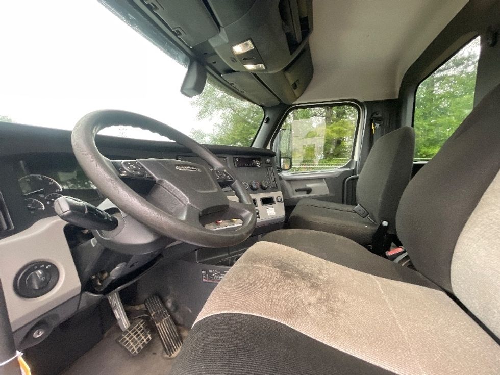 Day Cab Tractor-Heavy Duty Tractors-Freightliner-2020-T12664ST-Spartanburg-SC-324,313\n\t\tmiles-$ 46,500 - Image 10