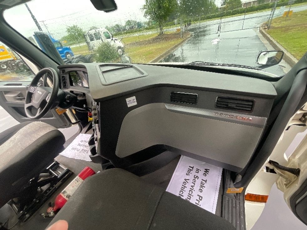 Day Cab Tractor-Heavy Duty Tractors-Freightliner-2020-T12664ST-Spartanburg-SC-324,313\n\t\tmiles-$ 46,500 - Image 13
