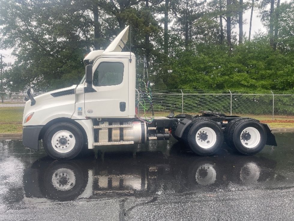 Day Cab Tractor-Heavy Duty Tractors-Freightliner-2020-T12664ST-Spartanburg-SC-324,313\n\t\tmiles-$ 46,500 - Image 4