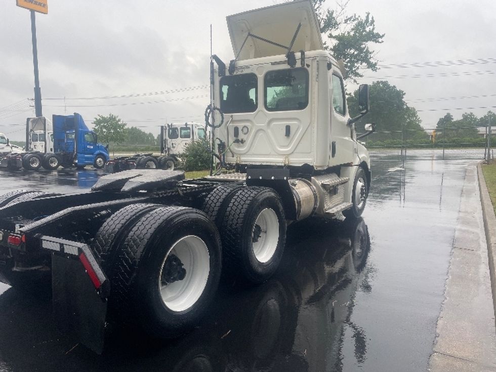 Day Cab Tractor-Heavy Duty Tractors-Freightliner-2020-T12664ST-Spartanburg-SC-324,313\n\t\tmiles-$ 46,500 - Image 7