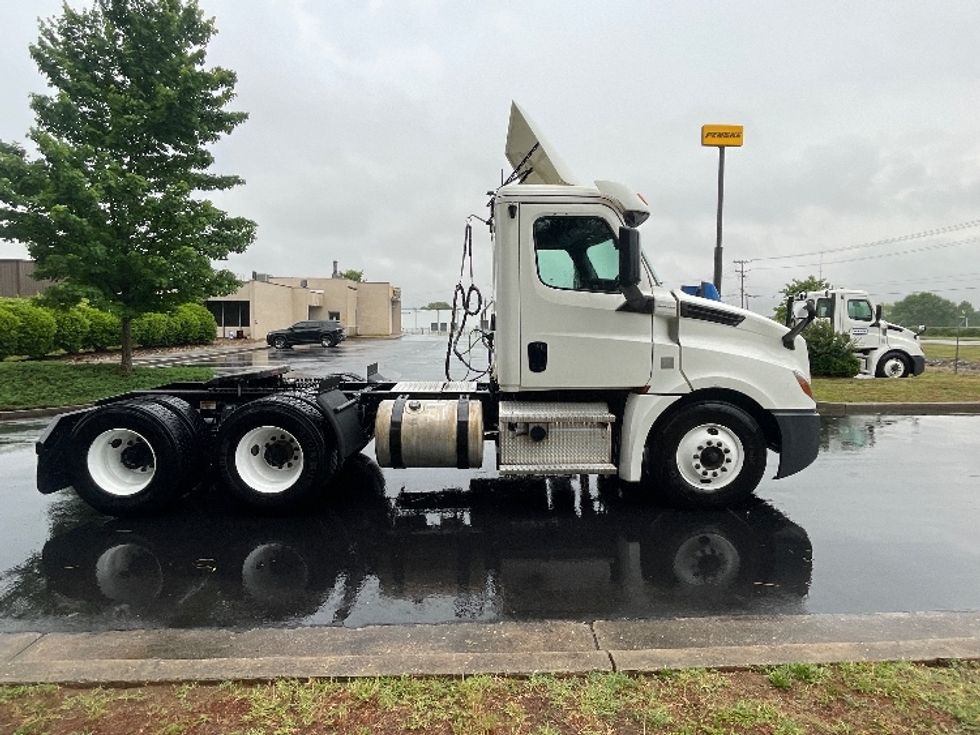Day Cab Tractor-Heavy Duty Tractors-Freightliner-2020-T12664ST-Spartanburg-SC-324,313\n\t\tmiles-$ 46,500 - Image 8