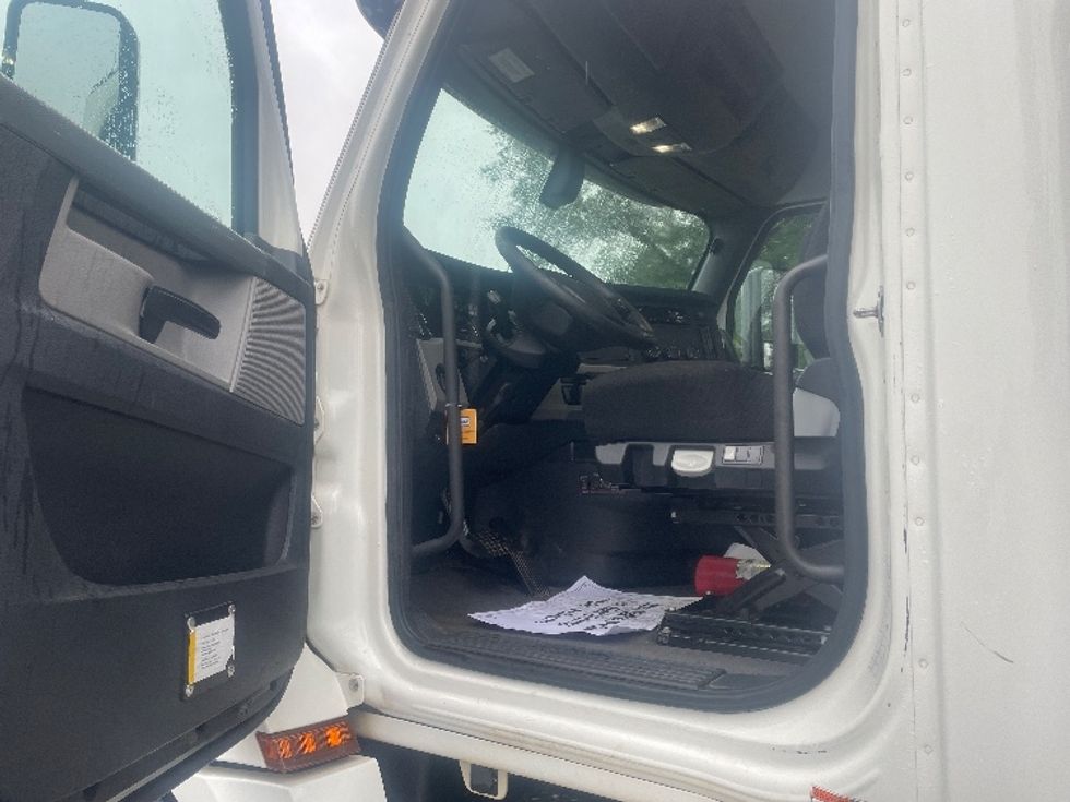 Day Cab Tractor-Heavy Duty Tractors-Freightliner-2020-T12664ST-Spartanburg-SC-324,313\n\t\tmiles-$ 46,500 - Image 9