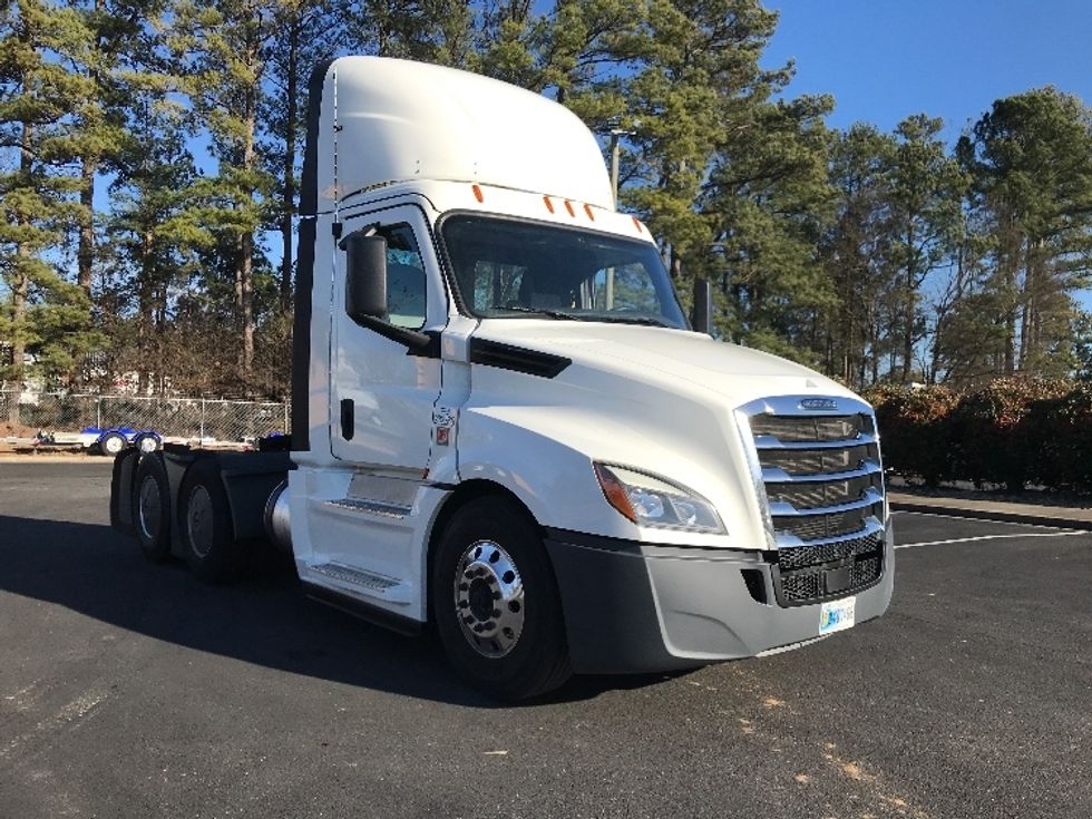 Day Cab Tractor-Heavy Duty Tractors-Freightliner-2020-T12664ST-Spartanburg-SC-361,388\n\t\tmiles-$ 63,250 - Image 1