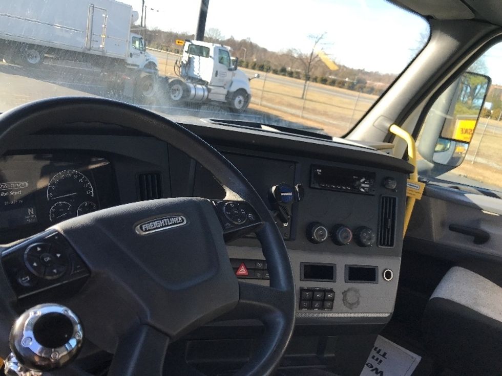 Day Cab Tractor-Heavy Duty Tractors-Freightliner-2020-T12664ST-Spartanburg-SC-361,388\n\t\tmiles-$ 63,250 - Image 11