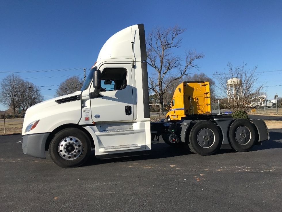 Day Cab Tractor-Heavy Duty Tractors-Freightliner-2020-T12664ST-Spartanburg-SC-361,388\n\t\tmiles-$ 63,250 - Image 4
