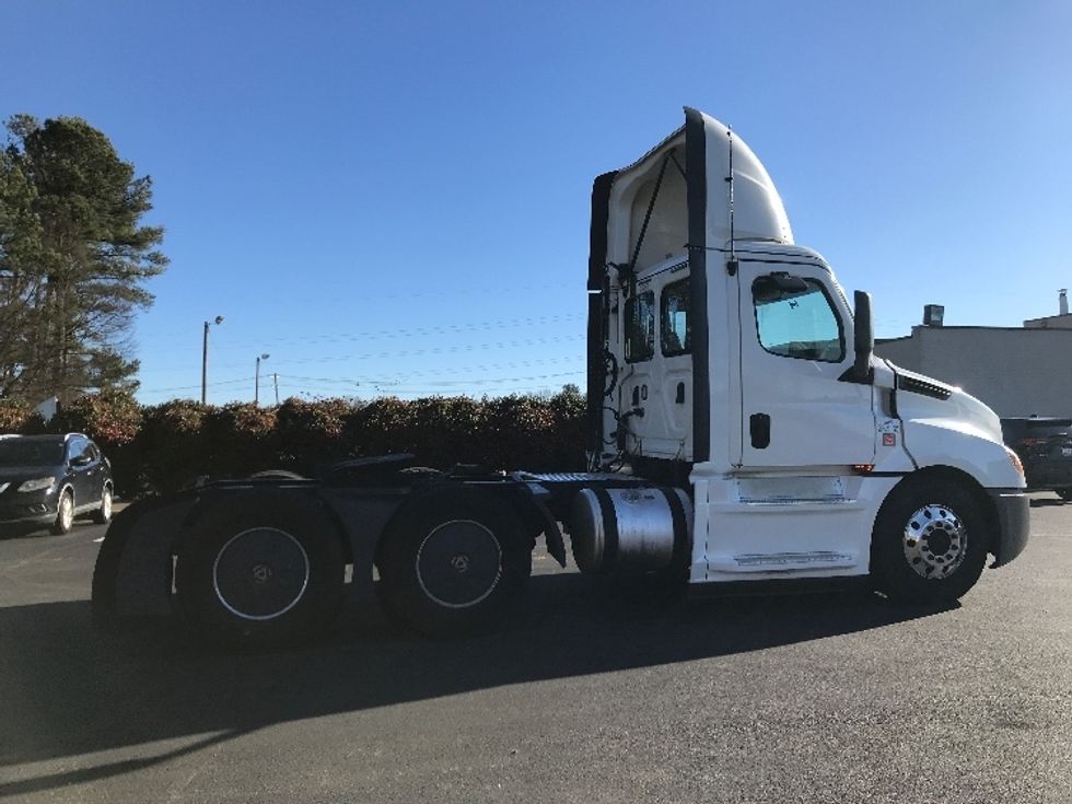Day Cab Tractor-Heavy Duty Tractors-Freightliner-2020-T12664ST-Spartanburg-SC-361,388\n\t\tmiles-$ 63,250 - Image 8