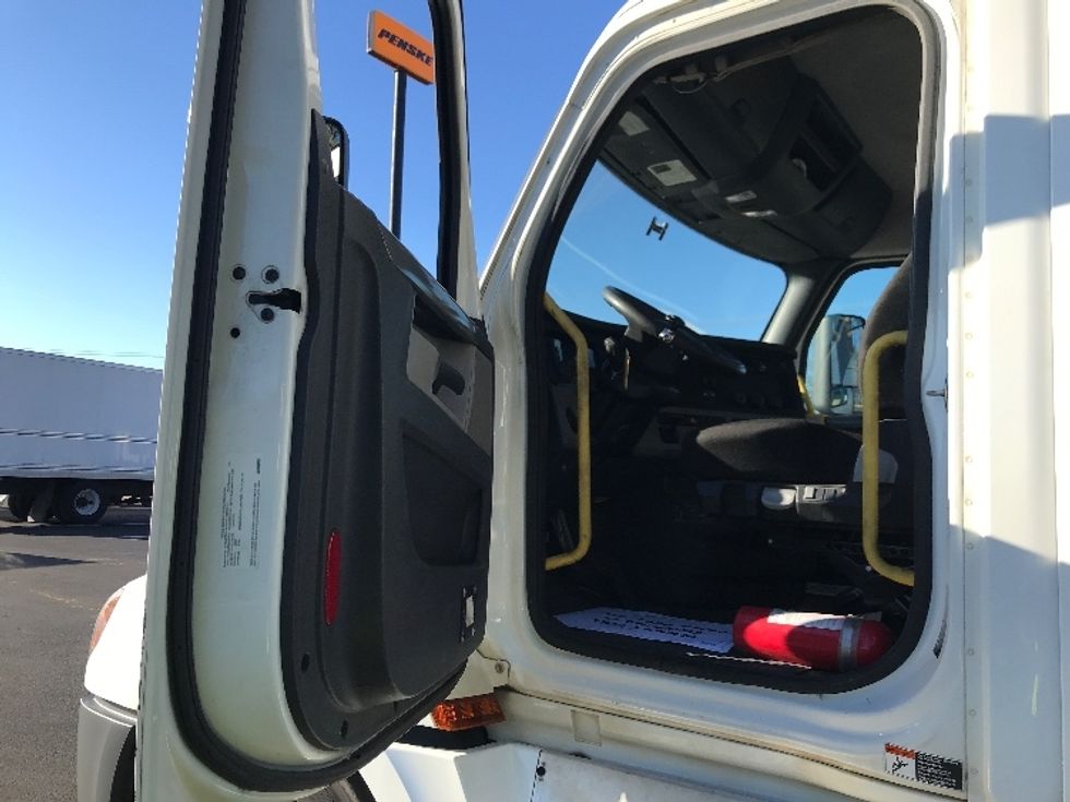 Day Cab Tractor-Heavy Duty Tractors-Freightliner-2020-T12664ST-Spartanburg-SC-361,388\n\t\tmiles-$ 63,250 - Image 9