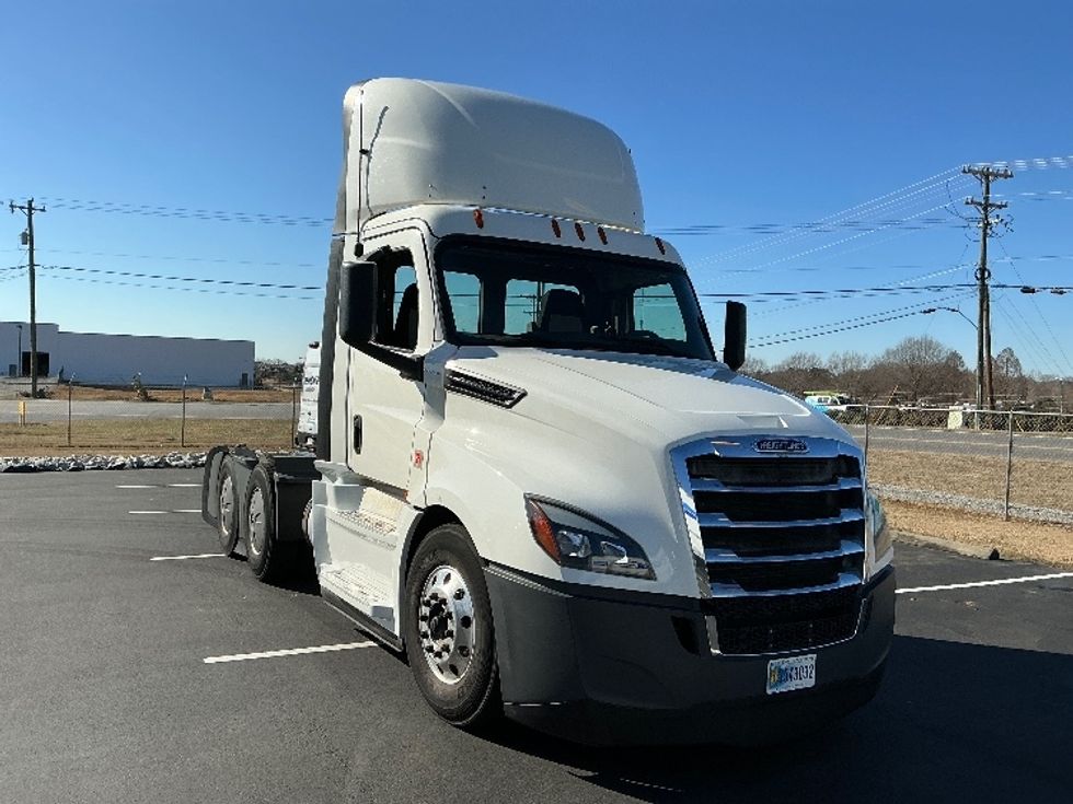 Day Cab Tractor-Heavy Duty Tractors-Freightliner-2020-T12664ST-Spartanburg-SC-367,009\n\t\tmiles-$ 63,000 - Image 1