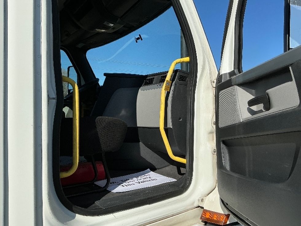 Day Cab Tractor-Heavy Duty Tractors-Freightliner-2020-T12664ST-Spartanburg-SC-367,009\n\t\tmiles-$ 63,000 - Image 10