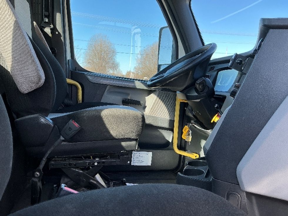 Day Cab Tractor-Heavy Duty Tractors-Freightliner-2020-T12664ST-Spartanburg-SC-367,009\n\t\tmiles-$ 63,000 - Image 12