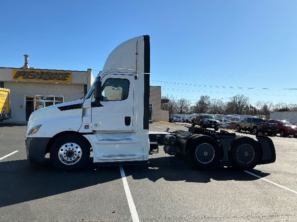 Day Cab Tractor-Heavy Duty Tractors-Freightliner-2020-T12664ST-Spartanburg-SC-367,009\n\t\tmiles-$ 63,000 - Image 4