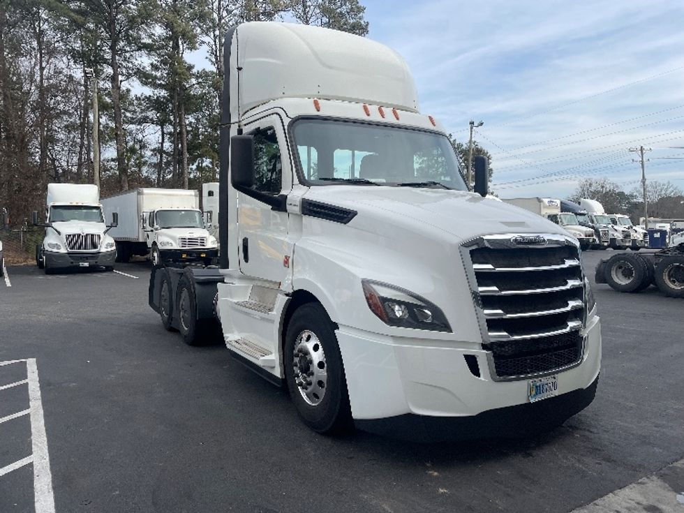 Day Cab Tractor-Heavy Duty Tractors-Freightliner-2020-T12664ST-Spartanburg-SC-457,505\n\t\tmiles-$ 56,750 - Image 1
