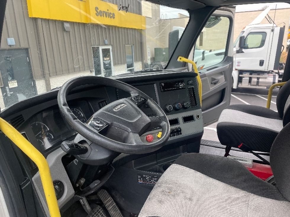 Day Cab Tractor-Heavy Duty Tractors-Freightliner-2020-T12664ST-Spartanburg-SC-457,505\n\t\tmiles-$ 56,750 - Image 10