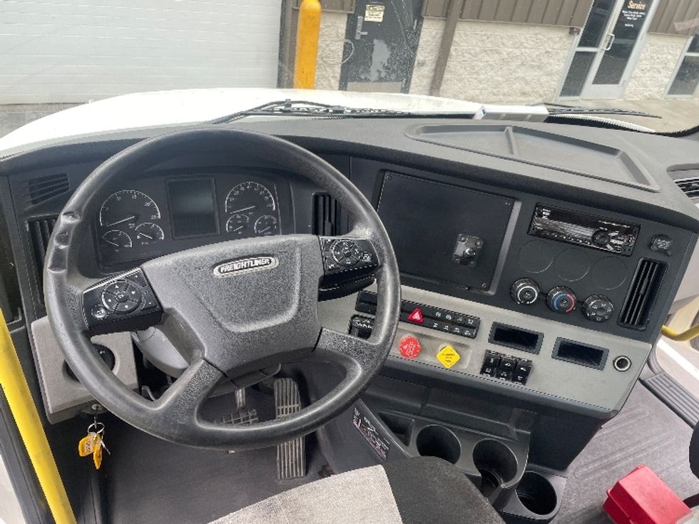 Day Cab Tractor-Heavy Duty Tractors-Freightliner-2020-T12664ST-Spartanburg-SC-457,505\n\t\tmiles-$ 56,750 - Image 11