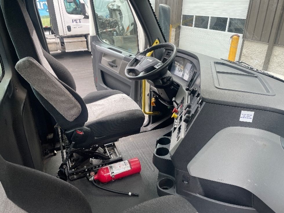 Day Cab Tractor-Heavy Duty Tractors-Freightliner-2020-T12664ST-Spartanburg-SC-457,505\n\t\tmiles-$ 56,750 - Image 14