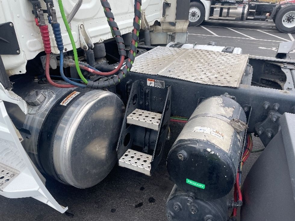 Day Cab Tractor-Heavy Duty Tractors-Freightliner-2020-T12664ST-Spartanburg-SC-457,505\n\t\tmiles-$ 56,750 - Image 17