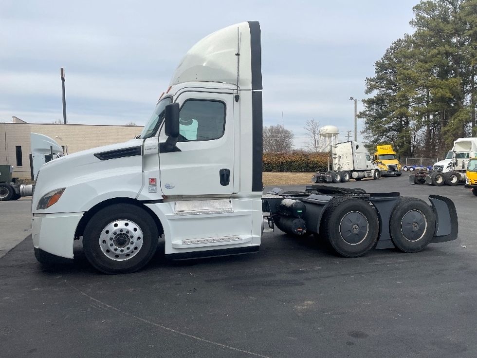 Day Cab Tractor-Heavy Duty Tractors-Freightliner-2020-T12664ST-Spartanburg-SC-457,505\n\t\tmiles-$ 56,750 - Image 4