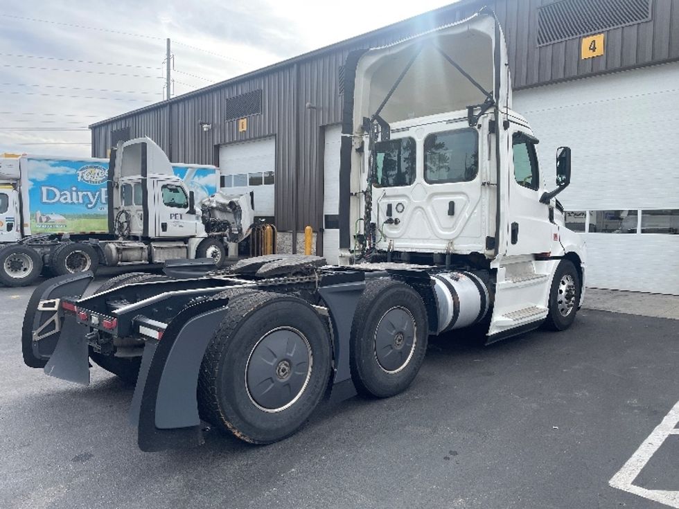 Day Cab Tractor-Heavy Duty Tractors-Freightliner-2020-T12664ST-Spartanburg-SC-457,505\n\t\tmiles-$ 56,750 - Image 7