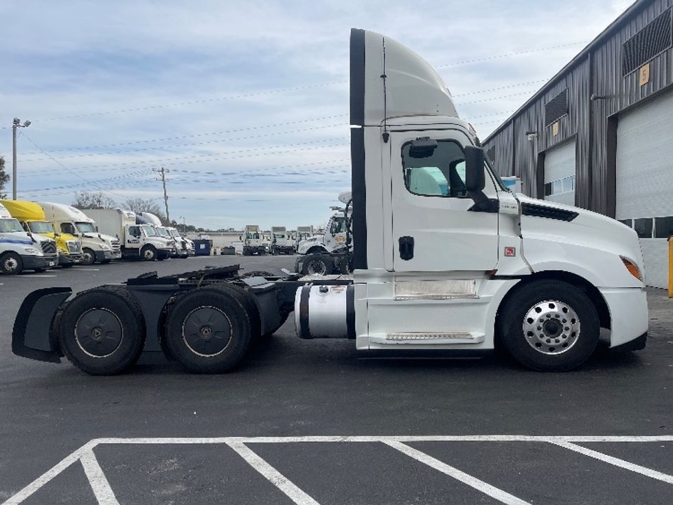 Day Cab Tractor-Heavy Duty Tractors-Freightliner-2020-T12664ST-Spartanburg-SC-457,505\n\t\tmiles-$ 56,750 - Image 8