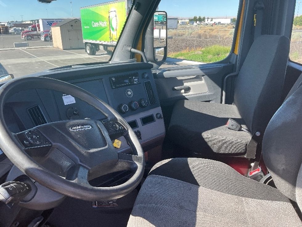 Day Cab Tractor-Heavy Duty Tractors-Freightliner-2020-T12664ST-Spokane Valley-WA-148,317\n\t\tmiles-$ 65,250 - Image 10