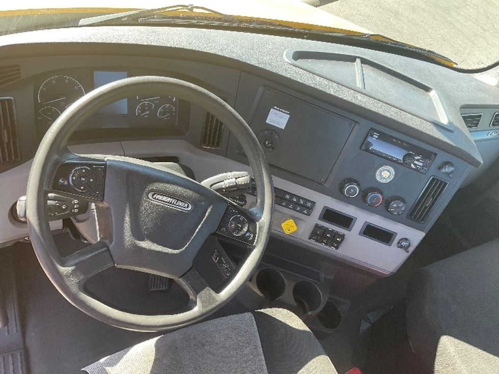 Day Cab Tractor-Heavy Duty Tractors-Freightliner-2020-T12664ST-Spokane Valley-WA-148,317\n\t\tmiles-$ 65,250 - Image 11