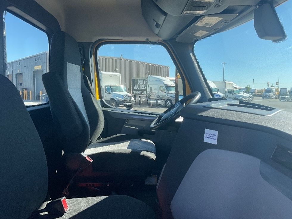 Day Cab Tractor-Heavy Duty Tractors-Freightliner-2020-T12664ST-Spokane Valley-WA-148,317\n\t\tmiles-$ 65,250 - Image 14