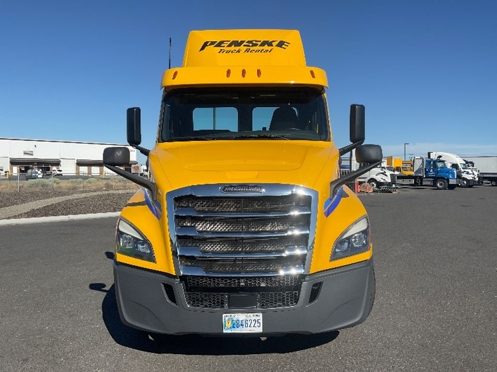 Day Cab Tractor-Heavy Duty Tractors-Freightliner-2020-T12664ST-Spokane Valley-WA-148,317\n\t\tmiles-$ 65,250 - Image 2