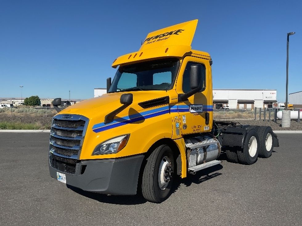 Day Cab Tractor-Heavy Duty Tractors-Freightliner-2020-T12664ST-Spokane Valley-WA-148,317\n\t\tmiles-$ 65,250 - Image 3