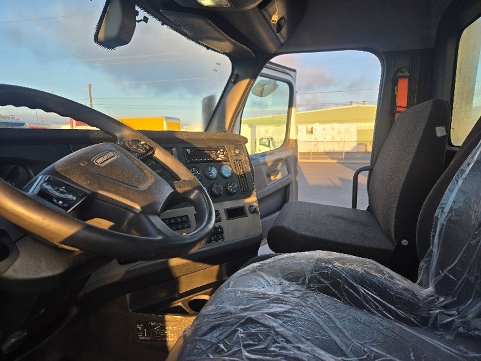 Day Cab Tractor-Heavy Duty Tractors-Freightliner-2020-T12664ST-Spokane Valley-WA-473,201\n\t\tmiles-$ 51,000 - Image 10