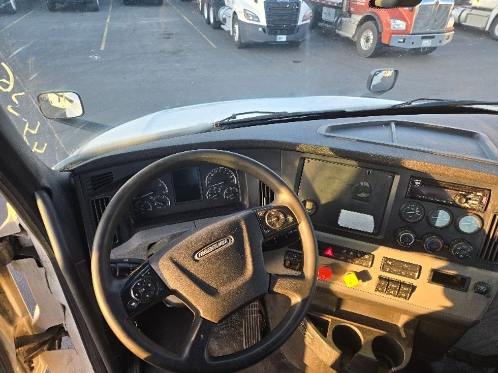 Day Cab Tractor-Heavy Duty Tractors-Freightliner-2020-T12664ST-Spokane Valley-WA-473,201\n\t\tmiles-$ 51,000 - Image 11