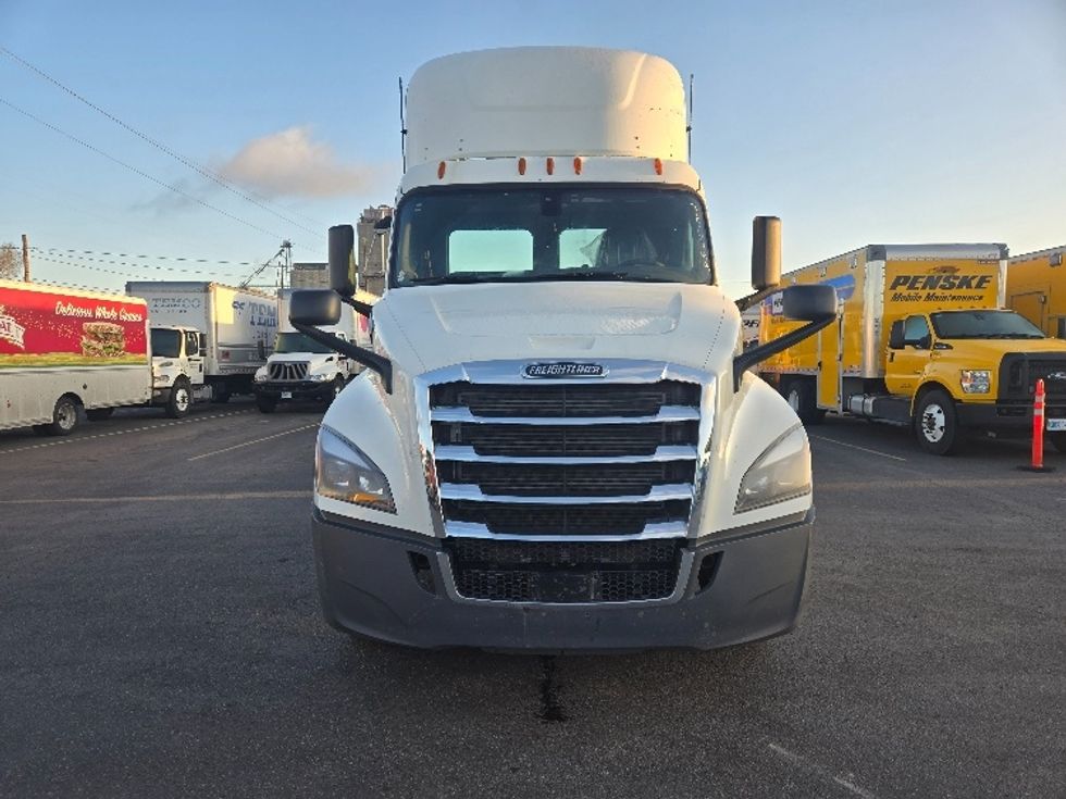 Day Cab Tractor-Heavy Duty Tractors-Freightliner-2020-T12664ST-Spokane Valley-WA-473,201\n\t\tmiles-$ 51,000 - Image 2