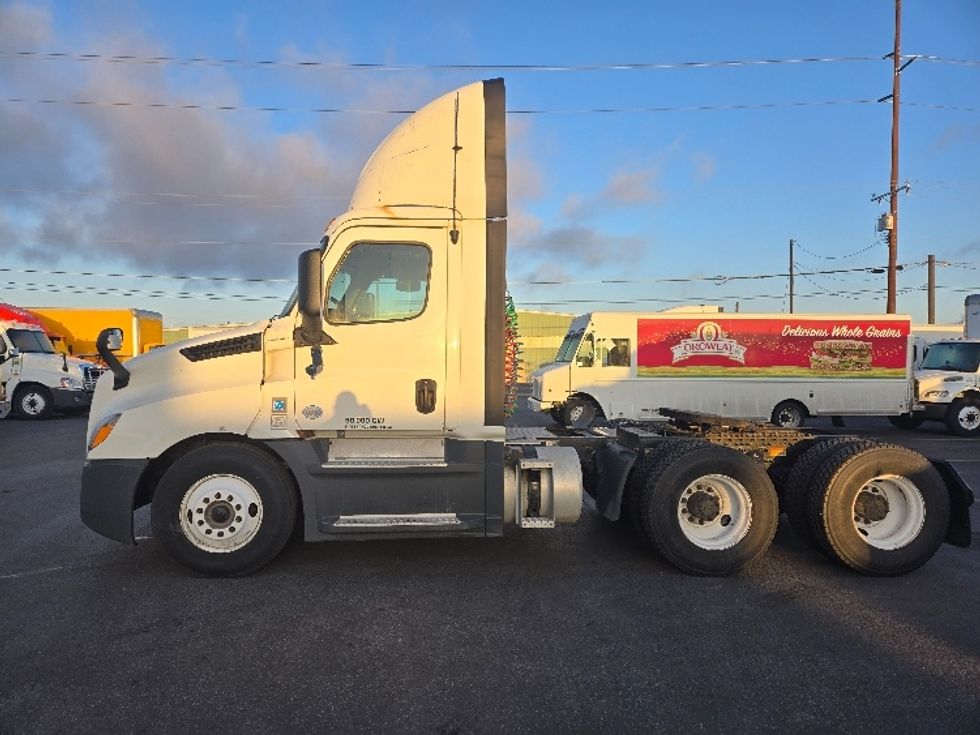 Day Cab Tractor-Heavy Duty Tractors-Freightliner-2020-T12664ST-Spokane Valley-WA-473,201\n\t\tmiles-$ 51,000 - Image 4