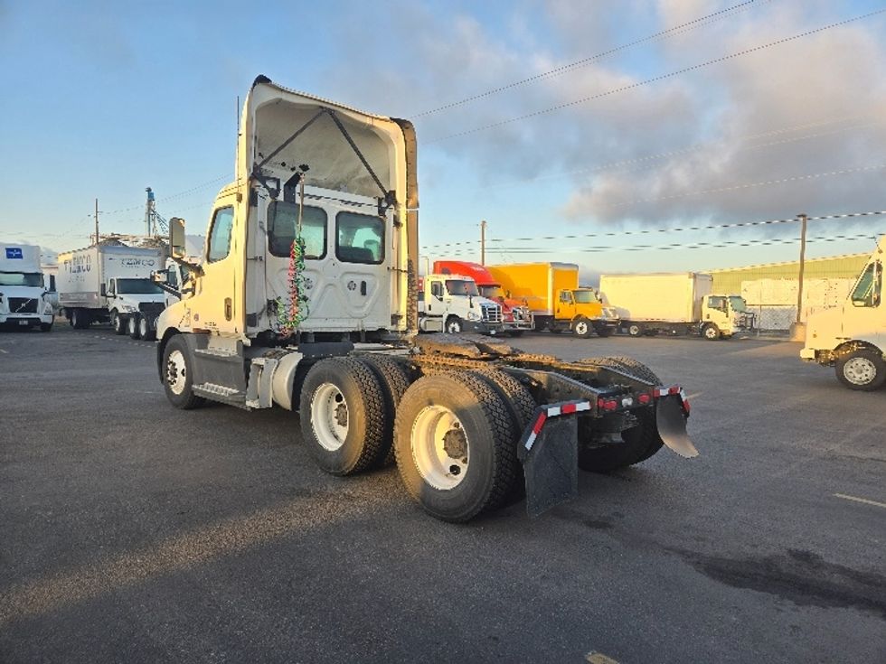 Day Cab Tractor-Heavy Duty Tractors-Freightliner-2020-T12664ST-Spokane Valley-WA-473,201\n\t\tmiles-$ 51,000 - Image 5