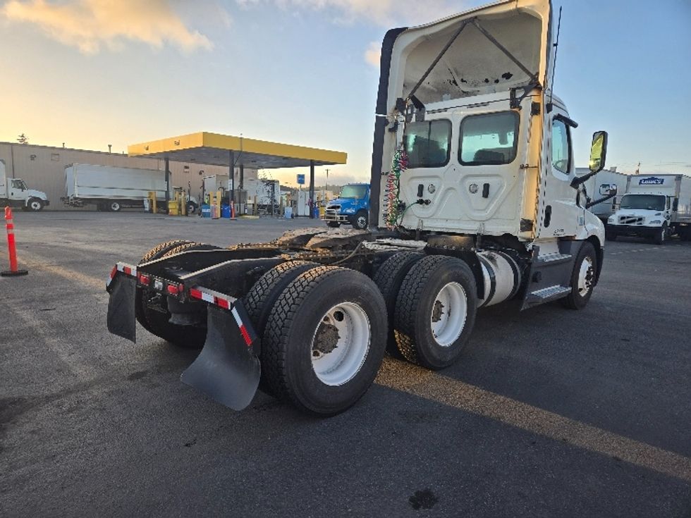 Day Cab Tractor-Heavy Duty Tractors-Freightliner-2020-T12664ST-Spokane Valley-WA-473,201\n\t\tmiles-$ 51,000 - Image 7