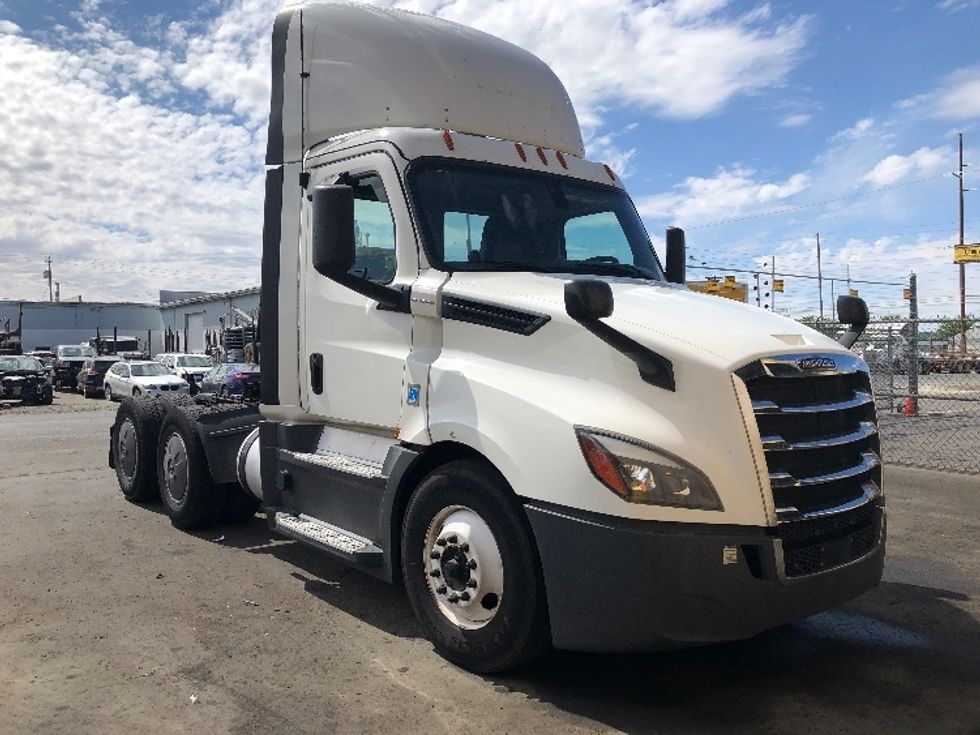 Day Cab Tractor-Heavy Duty Tractors-Freightliner-2020-T12664ST-Spokane Valley-WA-483,906\n\t\tmiles-$ 48,250 - Image 1