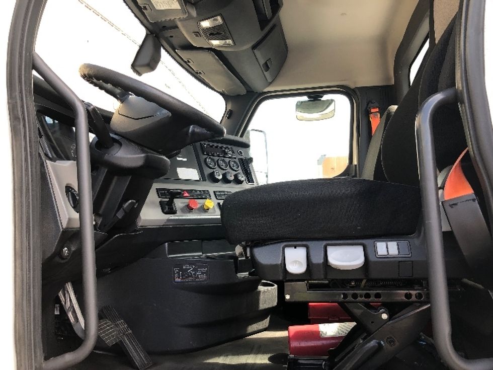 Day Cab Tractor-Heavy Duty Tractors-Freightliner-2020-T12664ST-Spokane Valley-WA-483,906\n\t\tmiles-$ 48,250 - Image 10