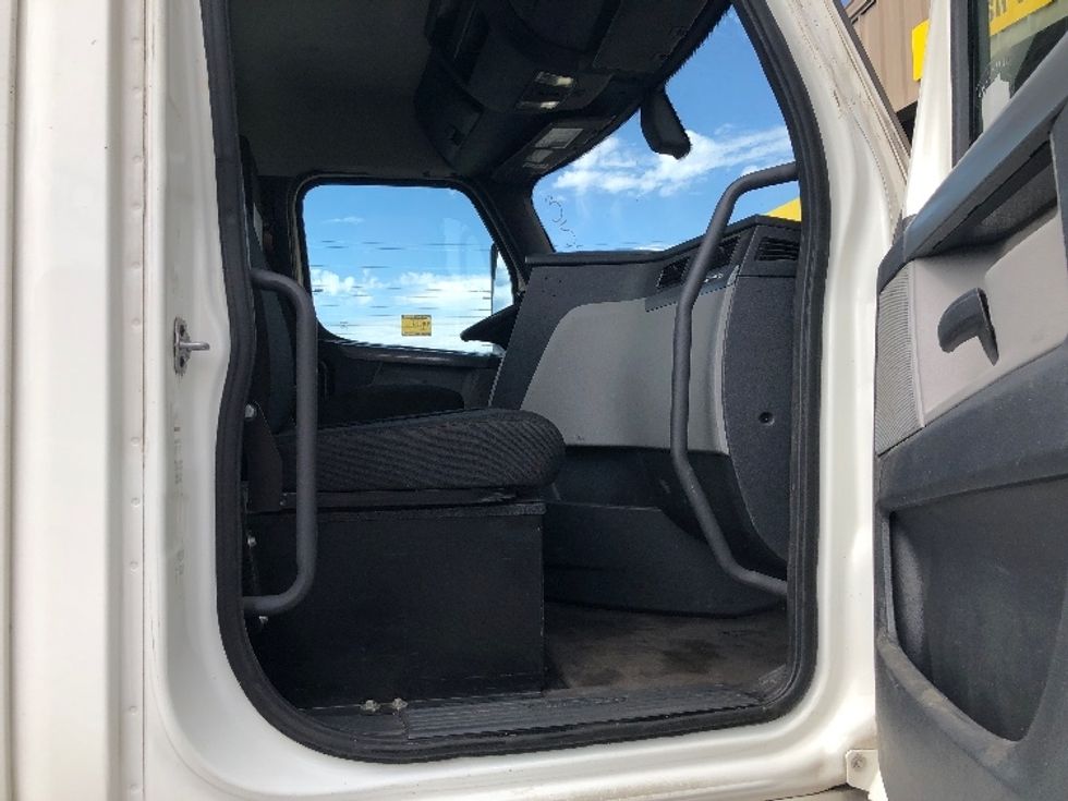 Day Cab Tractor-Heavy Duty Tractors-Freightliner-2020-T12664ST-Spokane Valley-WA-483,906\n\t\tmiles-$ 48,250 - Image 12