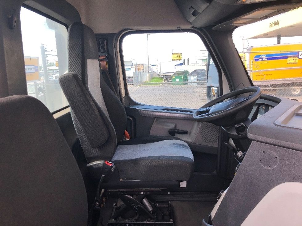 Day Cab Tractor-Heavy Duty Tractors-Freightliner-2020-T12664ST-Spokane Valley-WA-483,906\n\t\tmiles-$ 48,250 - Image 14