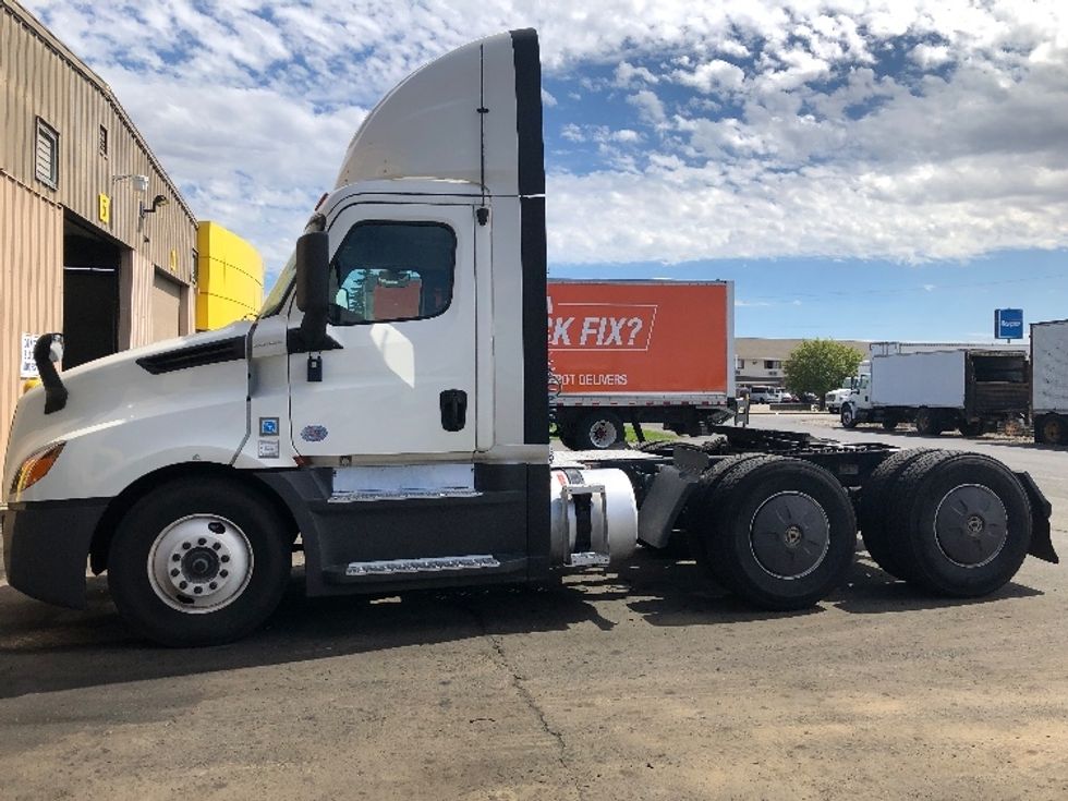 Day Cab Tractor-Heavy Duty Tractors-Freightliner-2020-T12664ST-Spokane Valley-WA-483,906\n\t\tmiles-$ 48,250 - Image 4