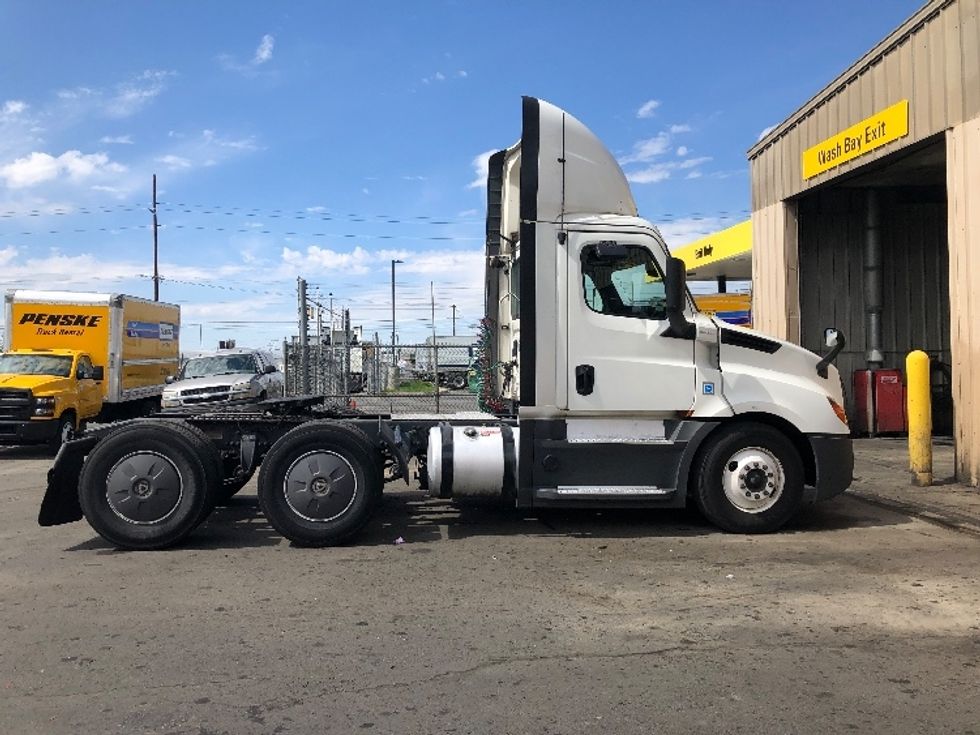 Day Cab Tractor-Heavy Duty Tractors-Freightliner-2020-T12664ST-Spokane Valley-WA-483,906\n\t\tmiles-$ 48,250 - Image 8