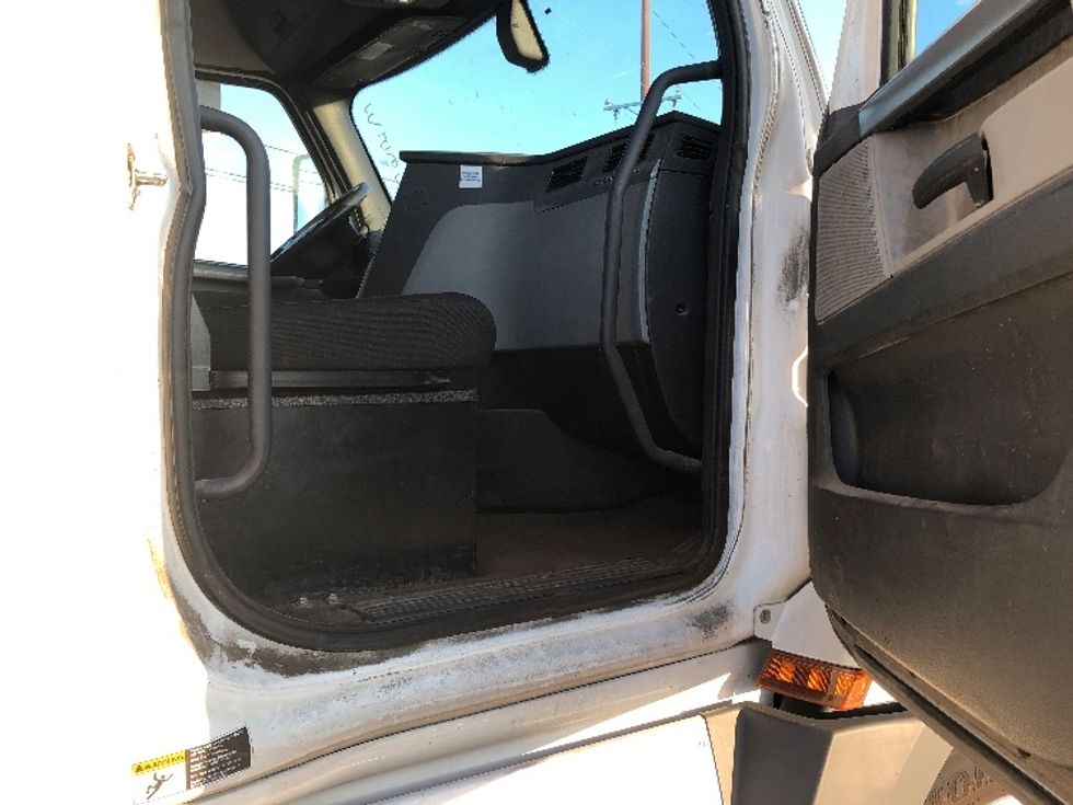 Day Cab Tractor-Heavy Duty Tractors-Freightliner-2020-T12664ST-Spokane Valley-WA-488,410\n\t\tmiles-$ 45,000 - Image 12