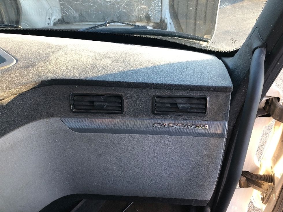 Day Cab Tractor-Heavy Duty Tractors-Freightliner-2020-T12664ST-Spokane Valley-WA-488,410\n\t\tmiles-$ 45,000 - Image 13