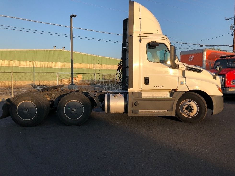 Day Cab Tractor-Heavy Duty Tractors-Freightliner-2020-T12664ST-Spokane Valley-WA-488,410\n\t\tmiles-$ 45,000 - Image 8