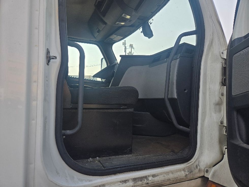 Day Cab Tractor-Heavy Duty Tractors-Freightliner-2020-T12664ST-Spokane Valley-WA-502,715\n\t\tmiles-$ 43,750 - Image 12