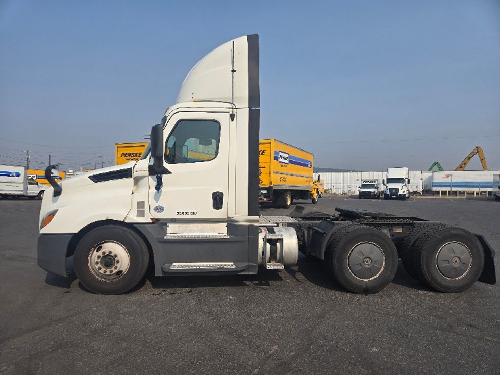 Day Cab Tractor-Heavy Duty Tractors-Freightliner-2020-T12664ST-Spokane Valley-WA-502,715\n\t\tmiles-$ 43,750 - Image 4