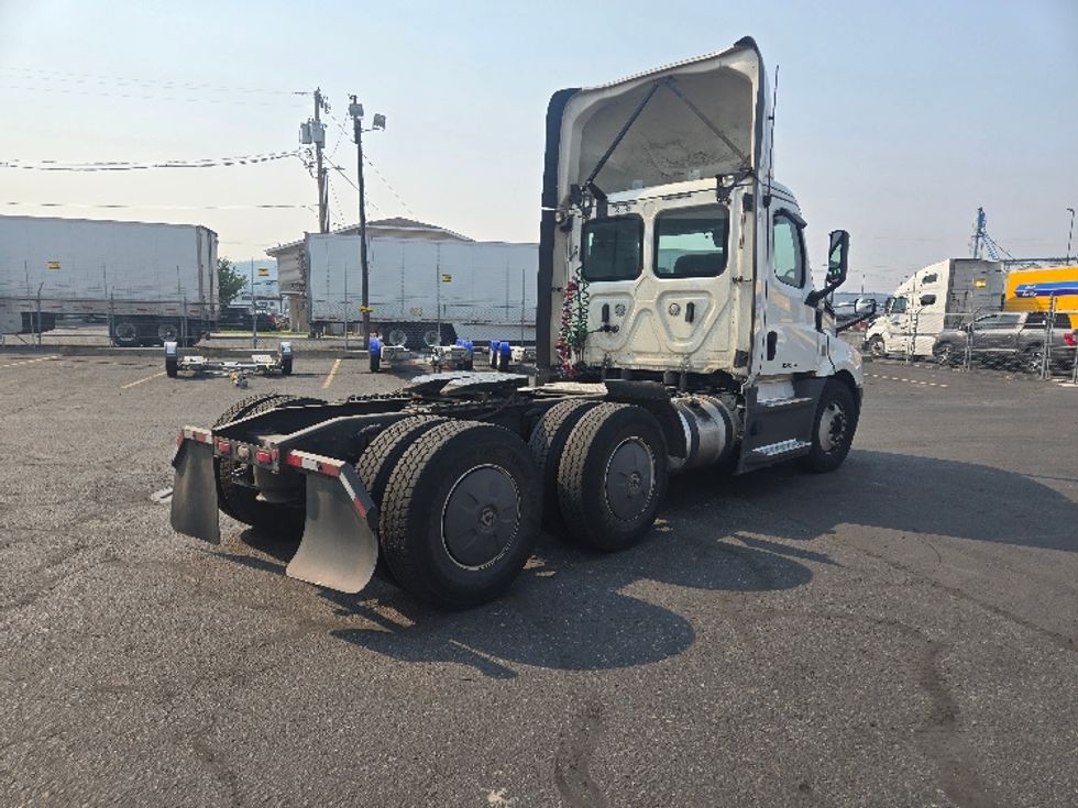 Day Cab Tractor-Heavy Duty Tractors-Freightliner-2020-T12664ST-Spokane Valley-WA-502,715\n\t\tmiles-$ 43,750 - Image 7