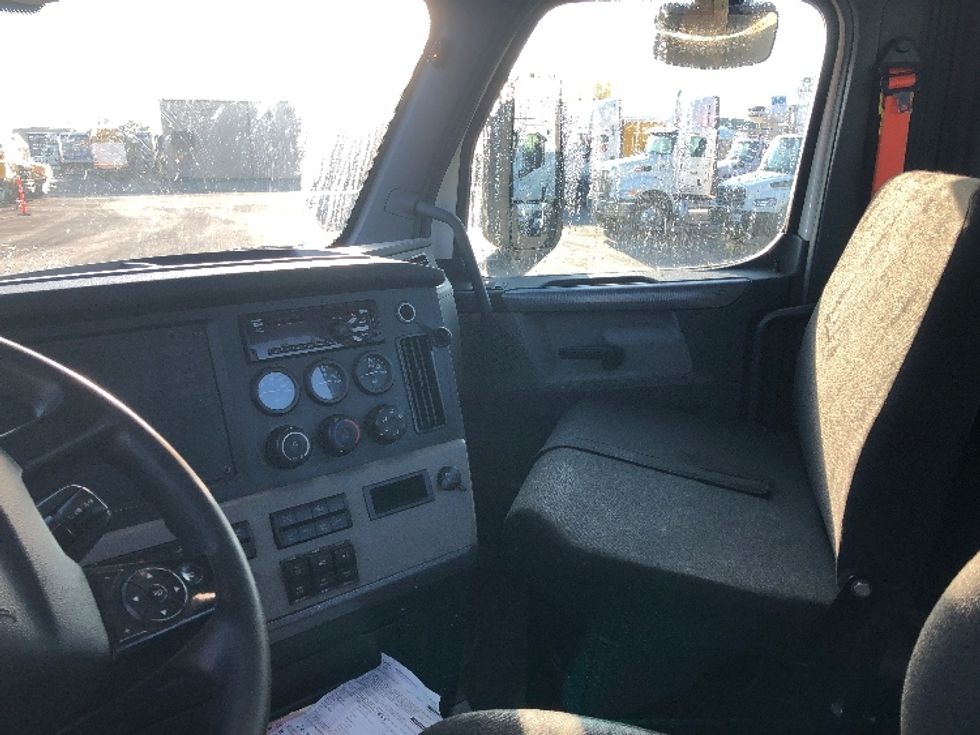 Day Cab Tractor-Heavy Duty Tractors-Freightliner-2020-T12664ST-Spokane Valley-WA-547,081\n\t\tmiles-$ 39,750 - Image 10