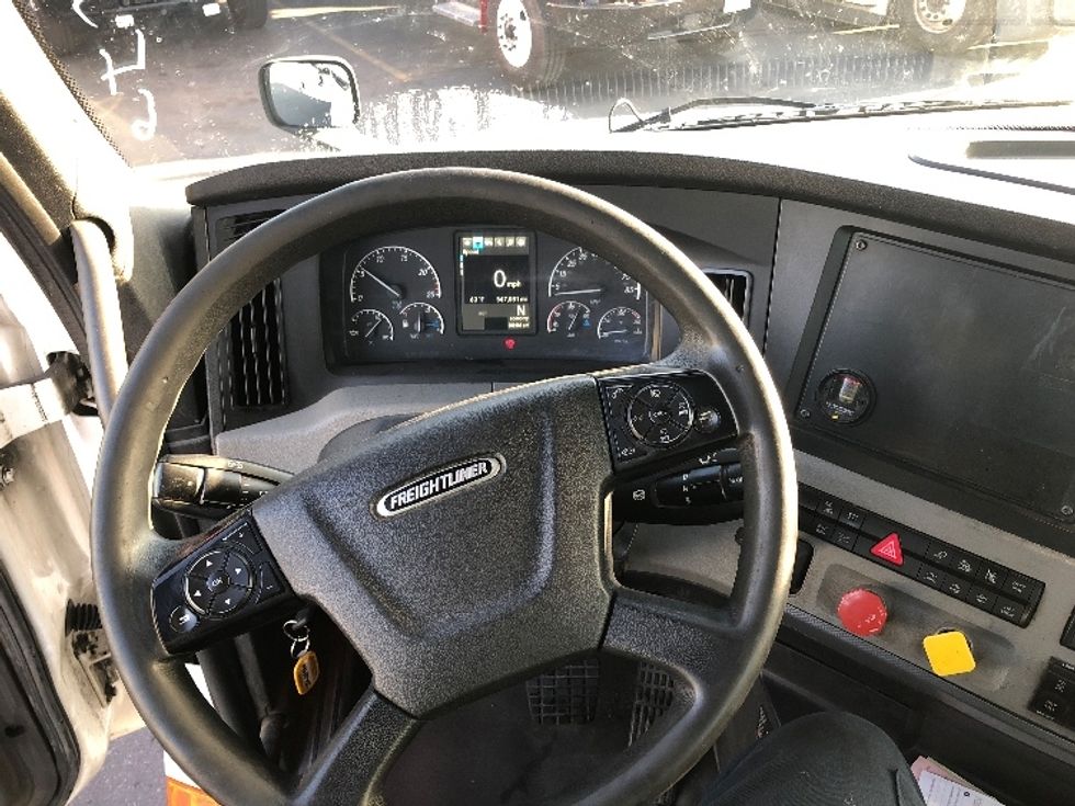 Day Cab Tractor-Heavy Duty Tractors-Freightliner-2020-T12664ST-Spokane Valley-WA-547,081\n\t\tmiles-$ 39,750 - Image 11