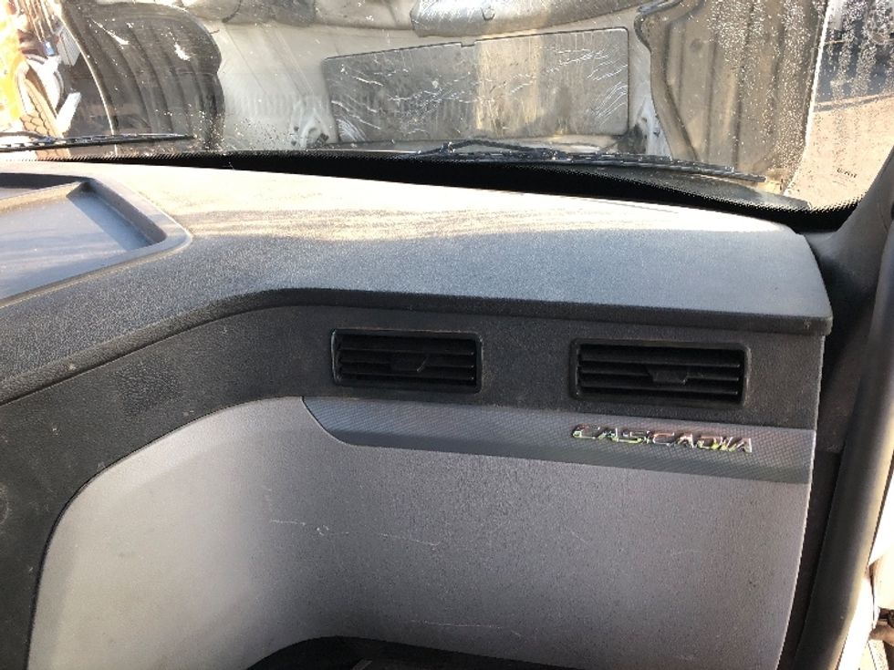 Day Cab Tractor-Heavy Duty Tractors-Freightliner-2020-T12664ST-Spokane Valley-WA-547,081\n\t\tmiles-$ 39,750 - Image 13