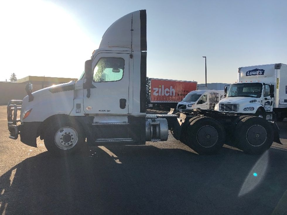 2020 Freightliner Cascadia 126" Day cab photo 4